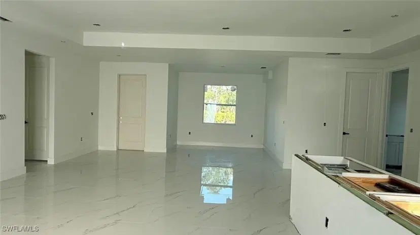 Picture of 911 Dixie Ave, Lehigh Acres FL 33972