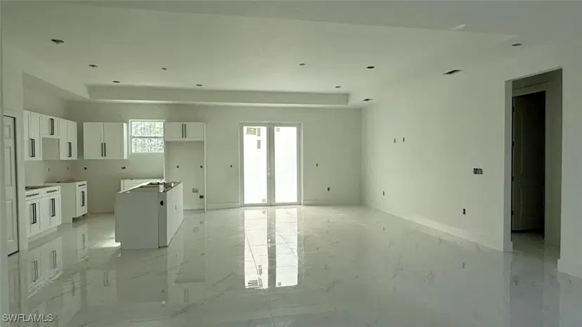 Picture of 911 Dixie Ave, Lehigh Acres FL 33972