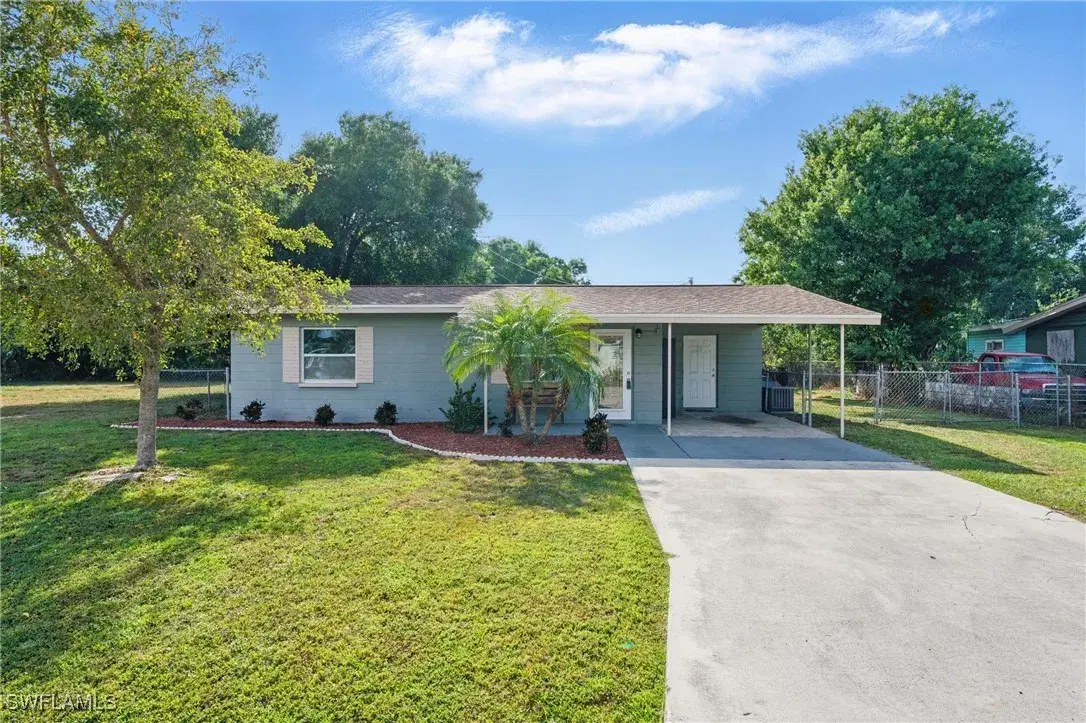 Picture of 2123 W Gardenia Cir, North Fort Myers, FL 33917