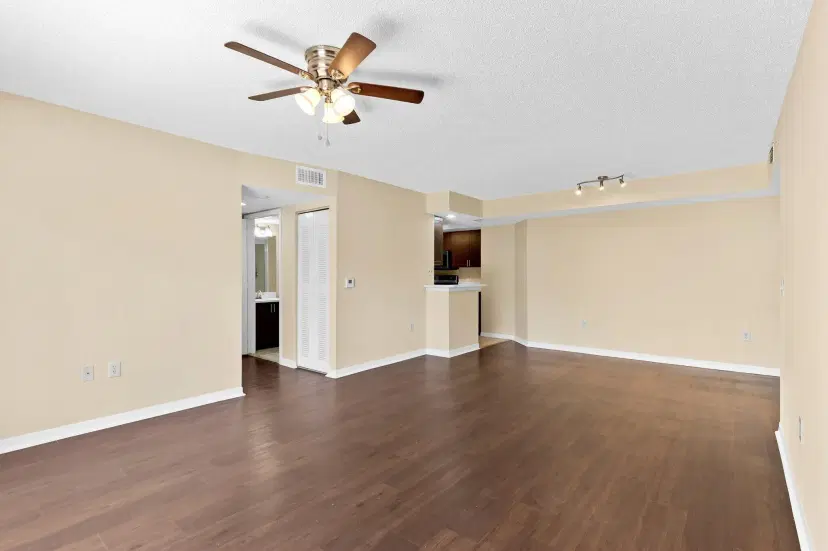 Picture of 4197 N Haverhill Road 204, West Palm Beach FL 33417