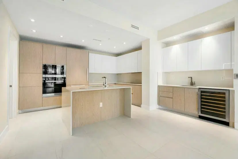 Picture of 3100 N Ocean Drive H-1610, Singer Island FL 33404