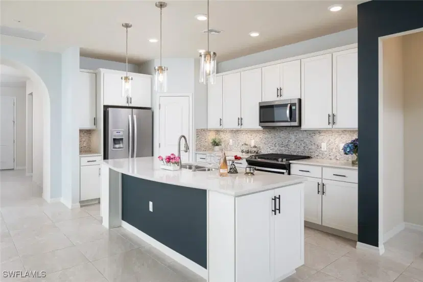 Picture of 7266 Wilton Dr, Naples FL 34109