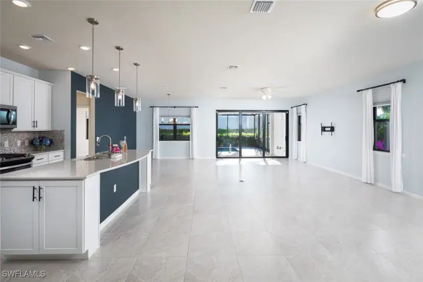 Picture of 7266 Wilton Dr, Naples FL 34109