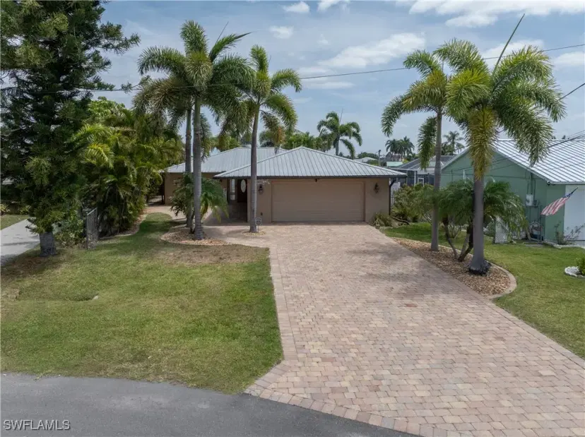 Picture of 2020 Aruba Ave, Fort Myers FL 33905
