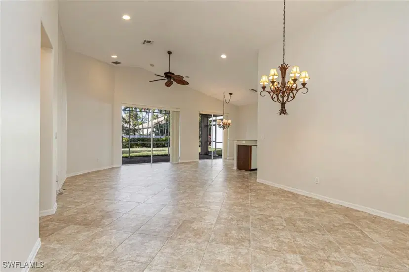 Picture of 144 Glen Eagle Cir, Naples FL 34104