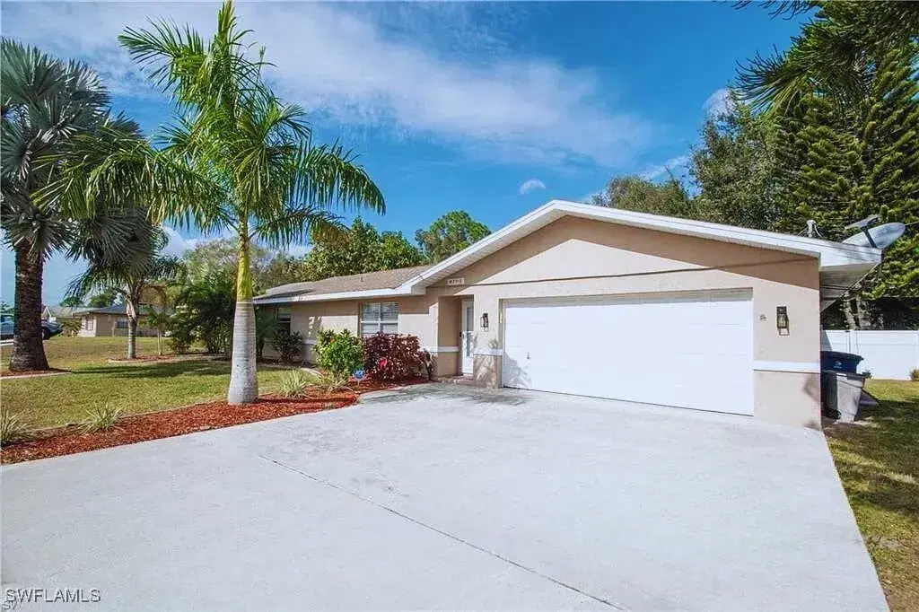 Picture of 9205 San Carlos Blvd, Fort Myers, FL 33967