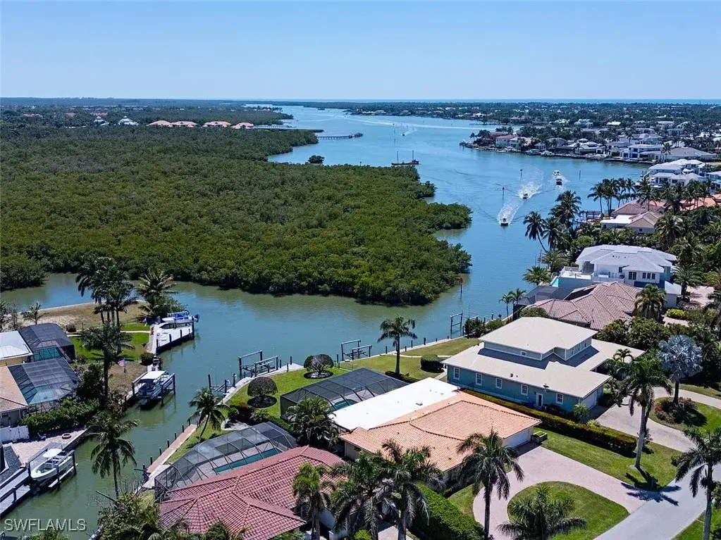 Picture of 2111 Sheepshead Dr, Naples, FL 34102