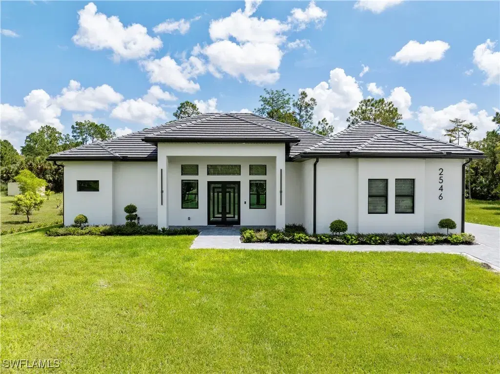 Picture of 2546 4Th St Nw, Naples, FL 34120