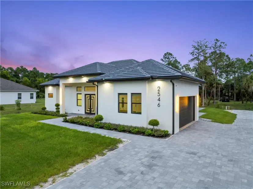 Picture of 2546 4Th St Nw, Naples FL 34120