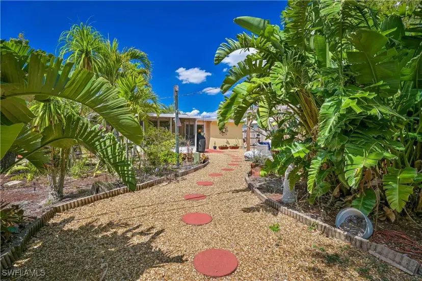 Picture of 231 Kingston Dr, Fort Myers FL 33905