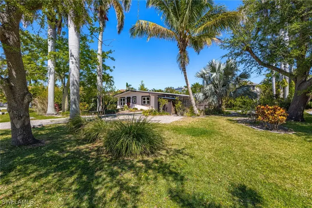 Picture of 1317 Caloosa Vista Rd, Fort Myers, FL 33901