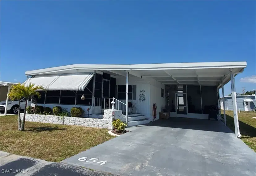 Picture of 654 Future Dr, North Fort Myers FL 33917