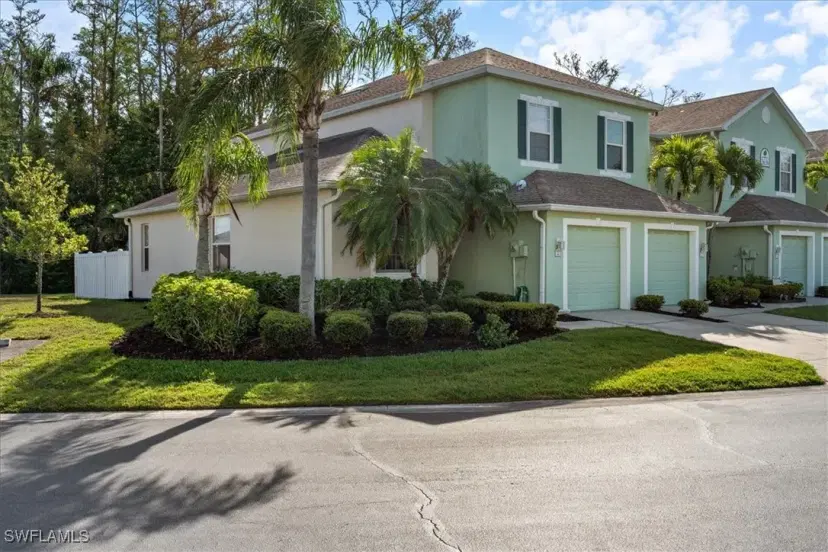 Picture of 3636 Pine Oak Cir 101, Fort Myers FL 33916