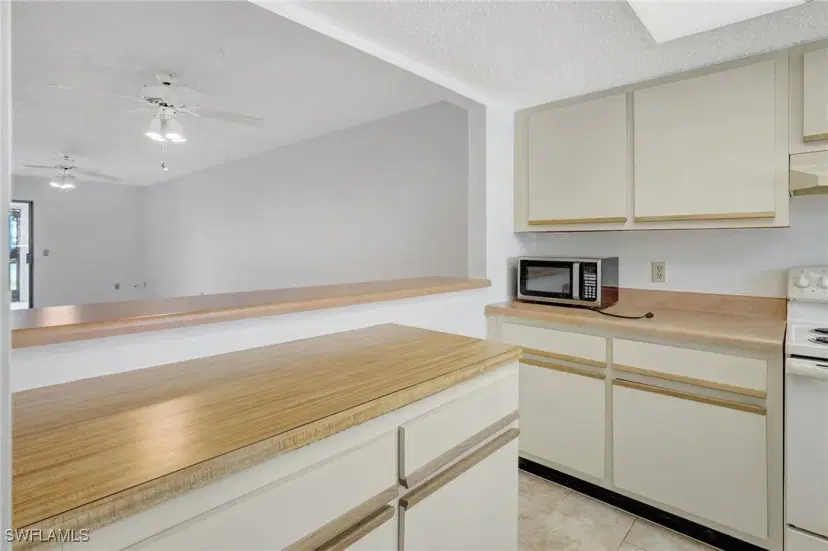 Picture of 151 Cypress Way E D3, Naples FL 34110