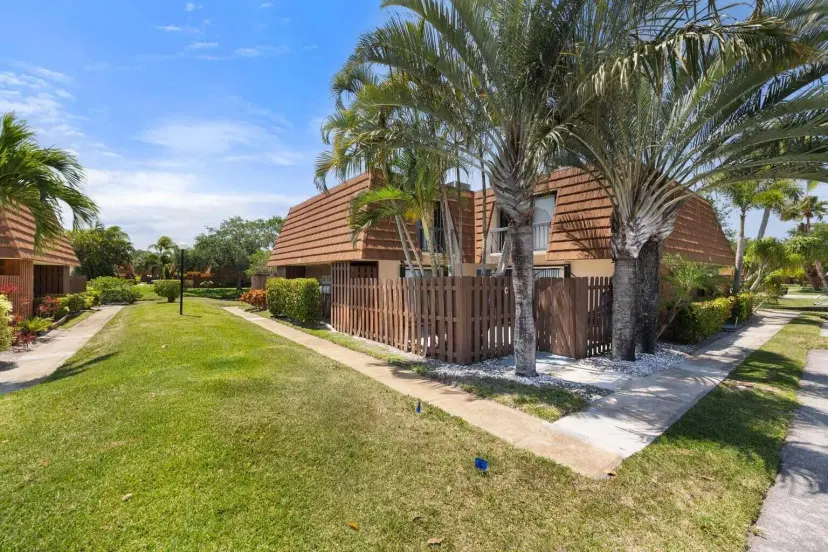 Picture of 825 Center Street 8C, Jupiter FL 33458