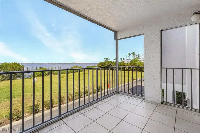 Picture of 2885 Palm Beach Blvd 103, Fort Myers FL 33916
