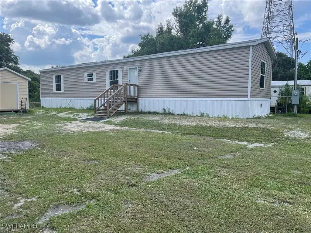 Picture of 413 Citrus Ave, Palmdale, FL 33944