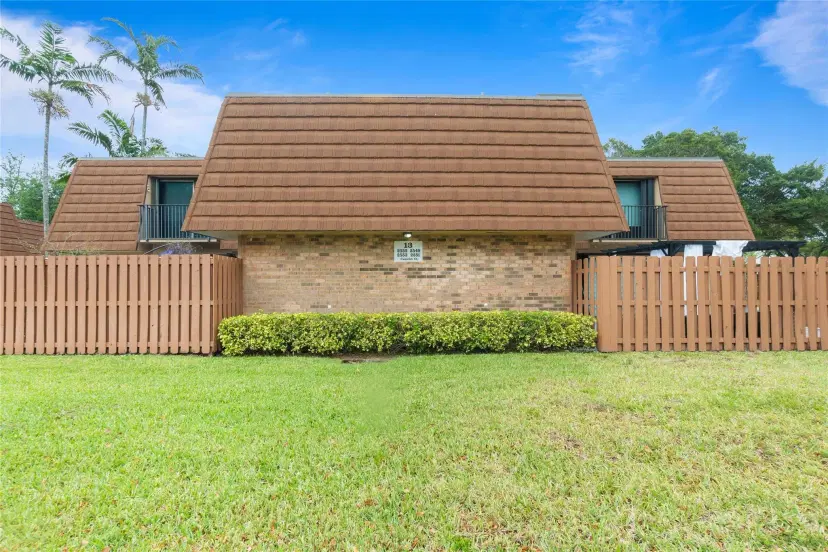 Picture of 2555 Camelot Ct, Cooper City FL 33026