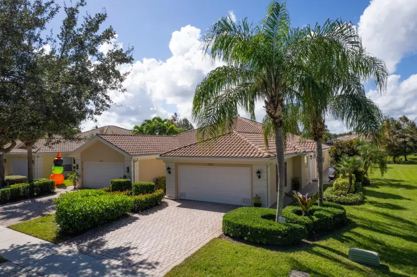 Picture of 5023 Magnolia Bay Circle, Palm Beach Gardens FL 33418
