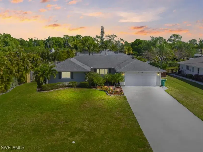 Picture of 5275 Maple Ln, Naples FL 34113