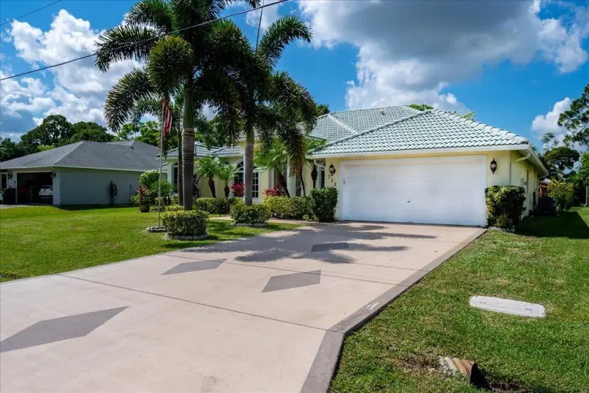 Picture of 208 SE Ray Avenue, Port St Lucie FL 34983