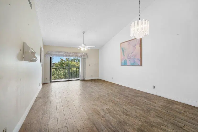 Picture of 4654 Lucerne Lakes Boulevard E 201, Lake Worth FL 33467