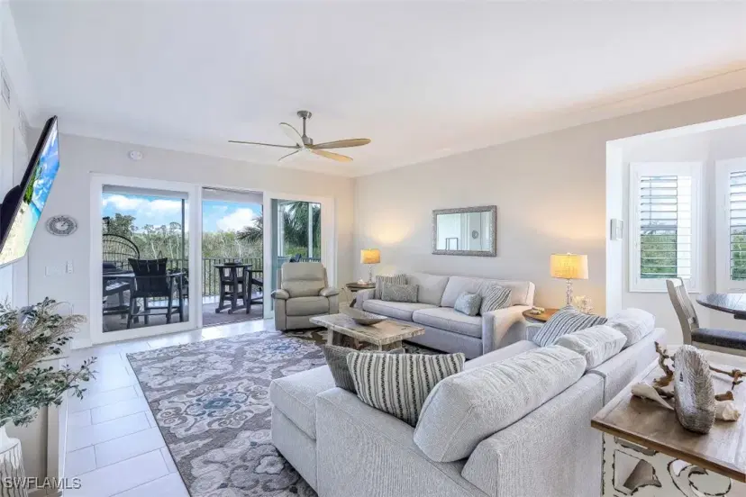 Picture of 164 Indies Dr E 106, Naples FL 34114