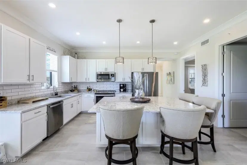 Picture of 164 Indies Dr E 106, Naples FL 34114