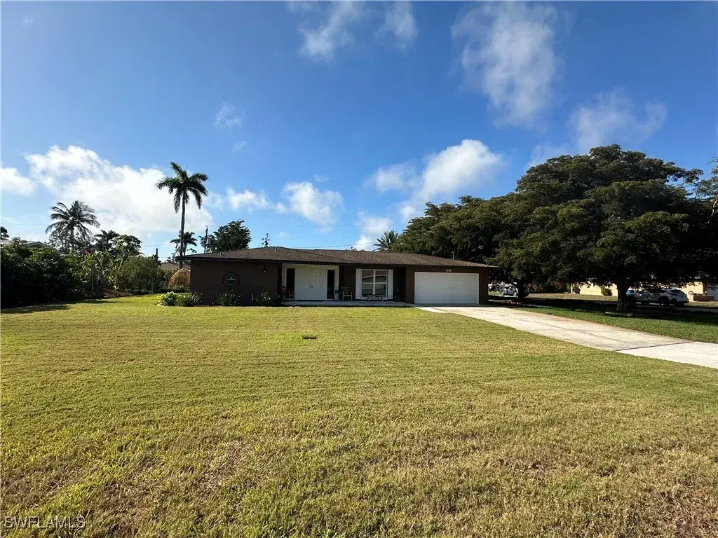 Picture of 2402 Woodland Blvd, Fort Myers, FL 33907