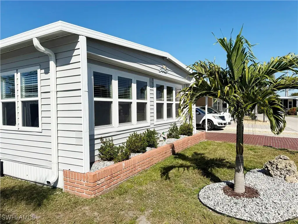 Picture of 218 Nicklaus Blvd, North Fort Myers, FL 33903