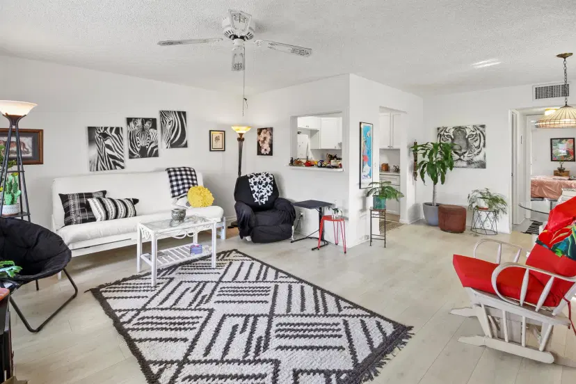 Picture of 560 Horizons W 108, Boynton Beach FL 33435