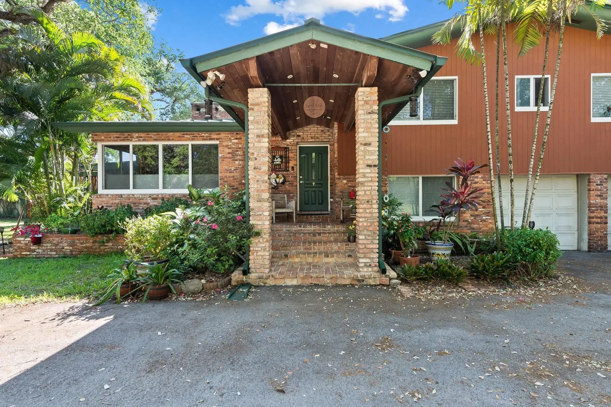 Picture of 5500 Woodland Ln, Fort Lauderdale, FL 33312