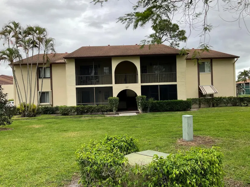 Picture of 337 Knotty Pine Circle B-1, Greenacres FL 33463