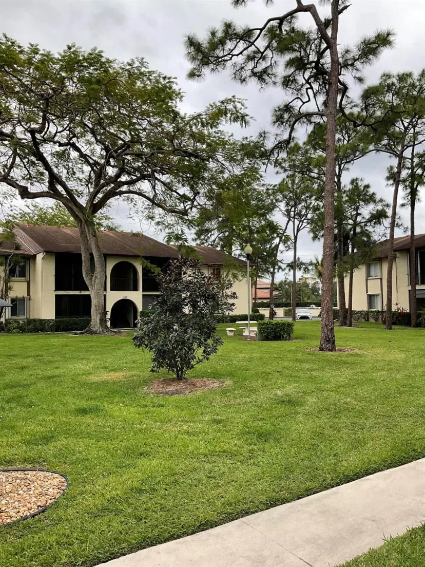 Picture of 337 Knotty Pine Circle B-1, Greenacres FL 33463