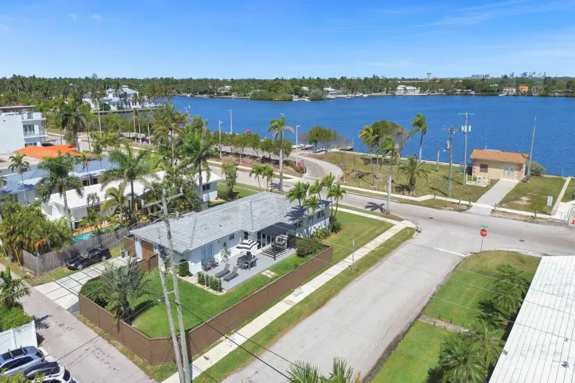 Picture of 800 Polk St, Hollywood FL 33019