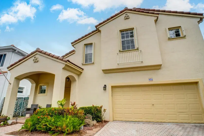 Picture of 934 NW 126Th Avenue, Coral Springs FL 33071