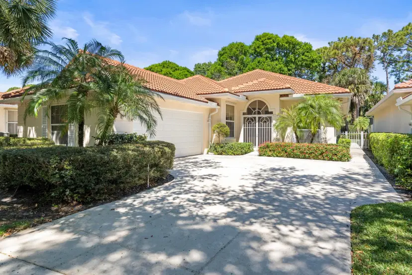 Picture of 199 E Tall Oaks Circle, Palm Beach Gardens FL 33410