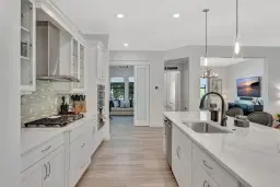 Picture of 8740 E Baypoint Cir, Parkland, FL 33076