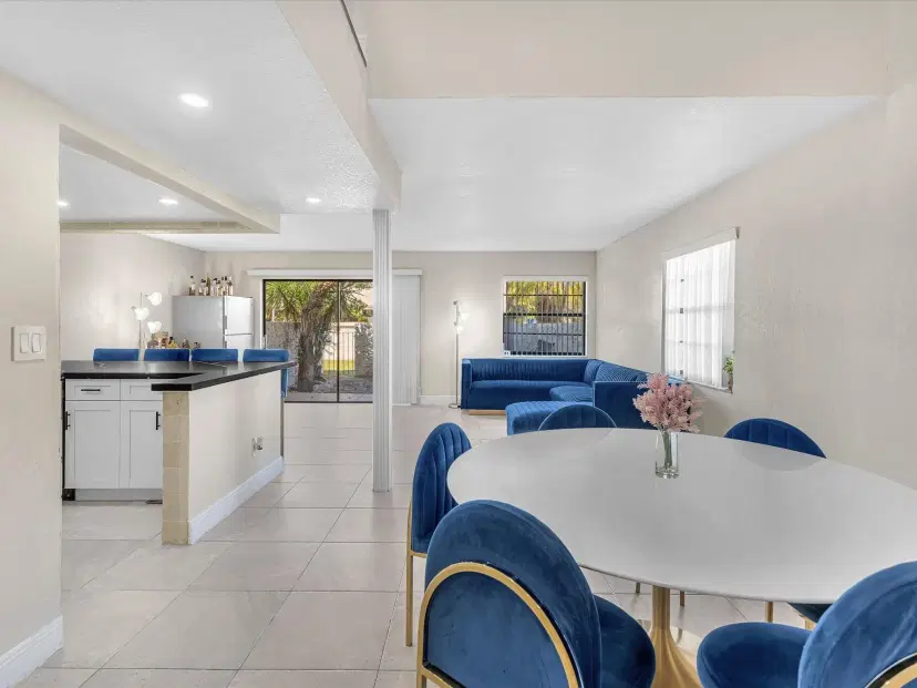 Picture of 2520 N 38Th Ave D-28, Hollywood FL 33021