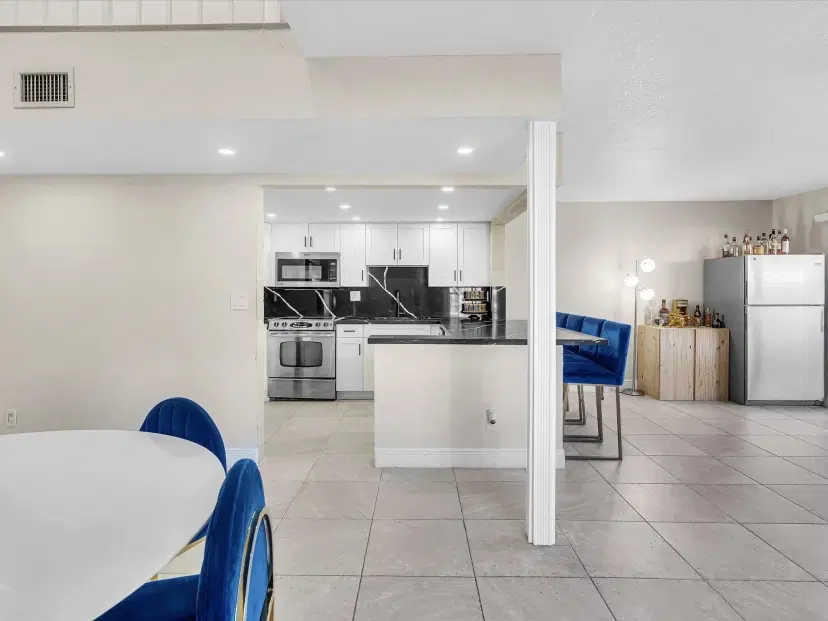 Picture of 2520 N 38Th Ave D-28, Hollywood FL 33021