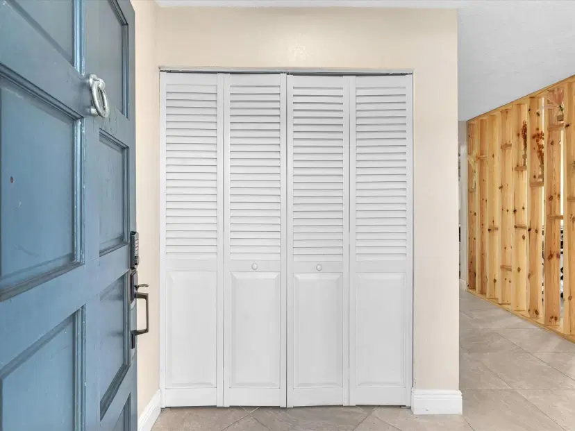 Picture of 2520 N 38Th Ave D-28, Hollywood FL 33021