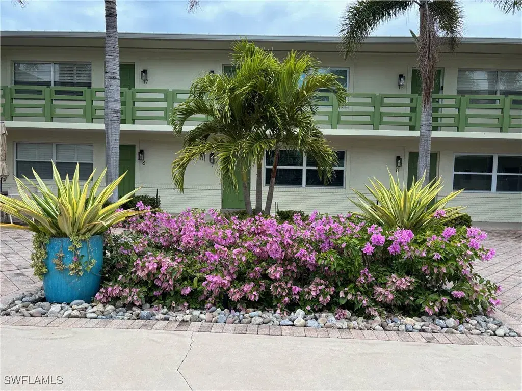 Picture of 975 9Th Ave S 18, Naples, FL 34102