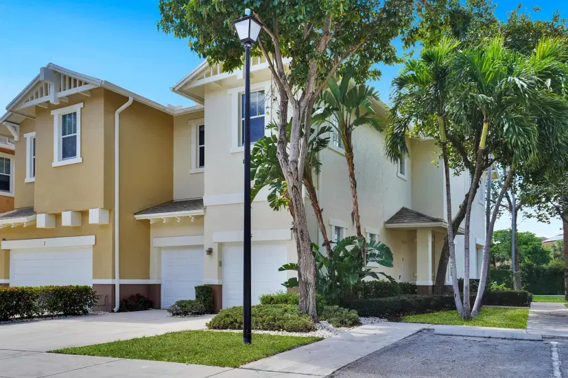 Picture of 601 Pacific Grove Drive 4, West Palm Beach FL 33401