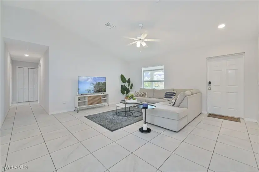 Picture of 642 NE 7Th Ave, Cape Coral FL 33909