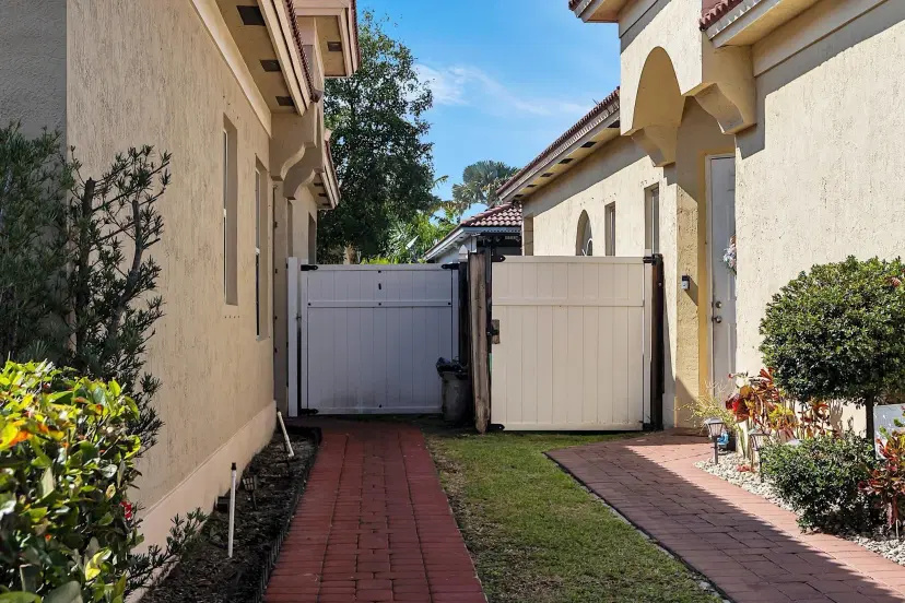 Picture of 2302 NE 37Th Rd, Homestead FL 33033