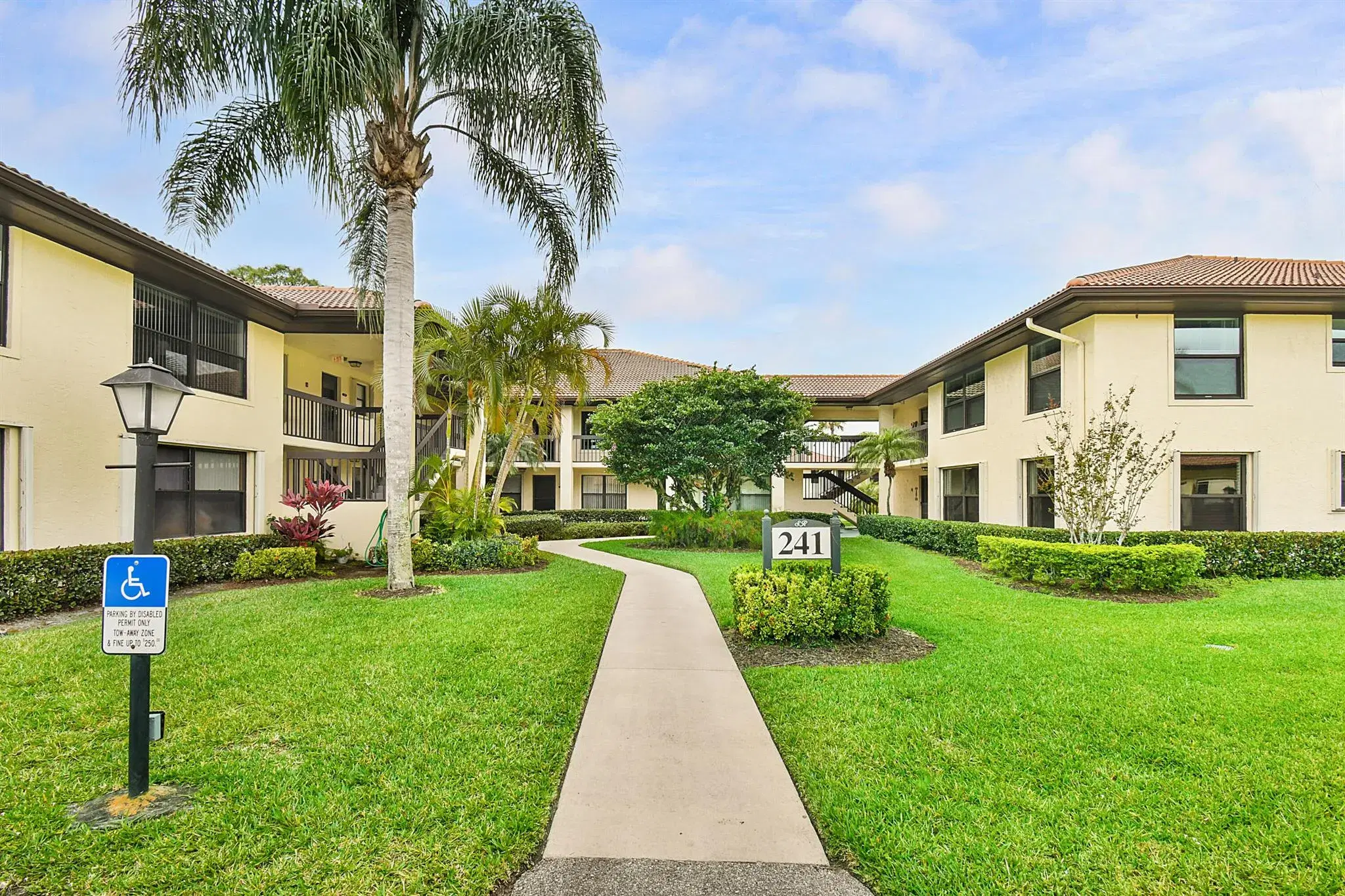 Picture of 241 SW South River Drive 206, Stuart, FL 34997