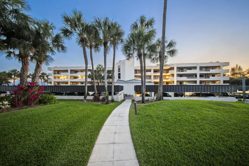 Picture of 625 NW North River Drive 308, Stuart FL 34994