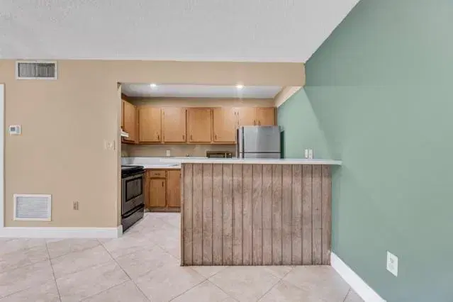 Picture of 5767 Washington St F-21, Hollywood, FL 33023