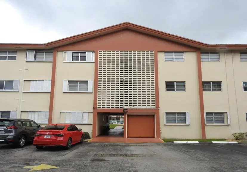 Picture of 5300 Washington St C213, Hollywood FL 33021