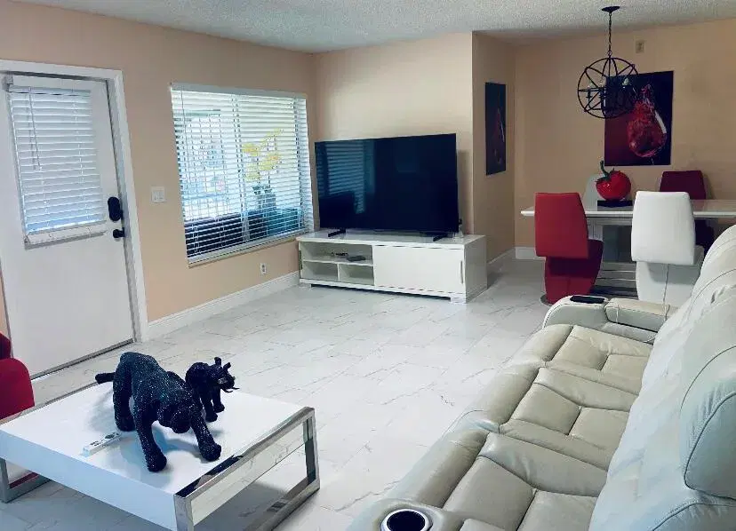 Picture of 334 Pine Ridge Circle D-2, Greenacres FL 33463